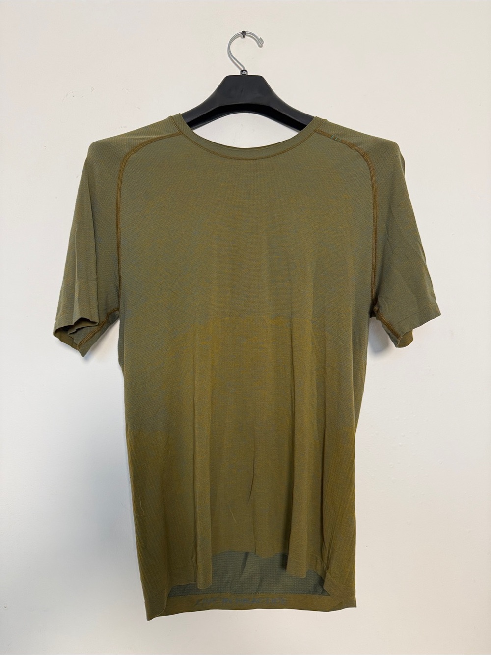 Lululemon Men’s Medium Olive Green Athletic Training Running Shirt Gym